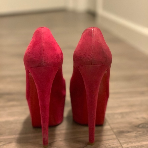 SOLD Christian Louboutin Daffodile Pumps - Picture 3 of 5